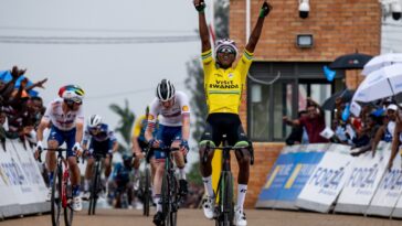 tragédie au tour du rwanda : un accident entraîne la mort de 2 personnes, faisant grandement réfléchir sur la sécurité lors de cet événement sportif.