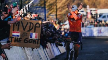 van der poel égalise le record de vlaeminck avec 8 maillots arc-en-ciel, tandis qu'orts termine à la 7e place lors de la compétition.