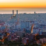 Barcelone, une « ville magique » pour Prudhomme, s'illumine aux couleurs du jaune 25 découvrez barcelone, la ville magique où les couleurs jaunes illuminent chaque coin, offrant une ambiance chaleureuse et vibrante à explorer.