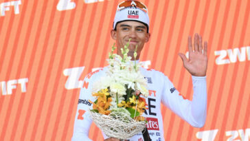 découvrez comment del toro est devenu le champion virtuel du tirreno, une victoire spectaculaire qui démontre son talent et sa détermination.