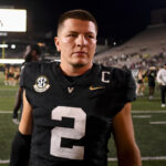 découvrez diego pavia, petit quarterback historique de vanderbilt, connu pour ses performances remarquables sur le terrain et son impact durable dans le football universitaire.
