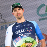 Volta a Catalunya : Ethan Vernon s'impose sur une étape 4 raccourcie à l'ascension interminable 24 ethan vernon remporte l'étape 4 raccourcie de la volta a catalunya, marquant une victoire impressionnante lors de cette course cycliste prestigieuse.