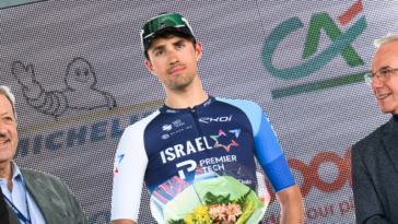 ethan vernon remporte l'étape 4 raccourcie de la volta a catalunya, marquant une victoire impressionnante lors de cette course cycliste prestigieuse.