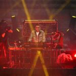 découvrez le retour spectaculaire de froome à l'alpe d'huez, une étape emblématique propice à son défi avant tomorrowland. ne manquez rien de cet événement unique alliant sport et musique.