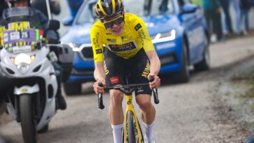 découvrez les courses cyclistes majeures de mars avec les performances exceptionnelles de tadej pogacar, jonas vingegaard et carlos ayuso. suivez les dernières compétitions et actualités du cyclisme.