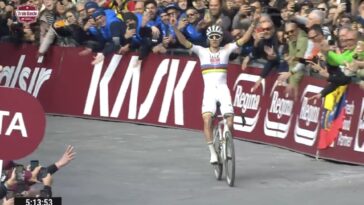 découvrez comment tadej pogačar a brillamment remporté les strade bianche à quatre reprises, une performance exceptionnelle dans le monde du cyclisme.