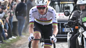 découvrez comment tadej pogačar se prépare à dominer la légendaire course paris-roubaix, prêt à relever le défi des pavés et à marquer l'histoire du cyclisme.