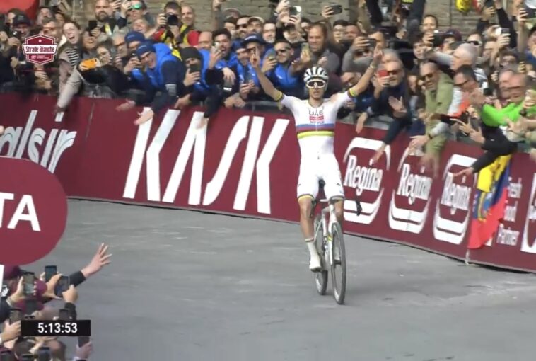 Seixas affronte Pogacar dans la légendaire course des Strade Bianche 7 revivez la confrontation intense entre seixas et pogacar lors de strade bianche. analyse, moments clés et résultats de cette course cycliste passionnante.