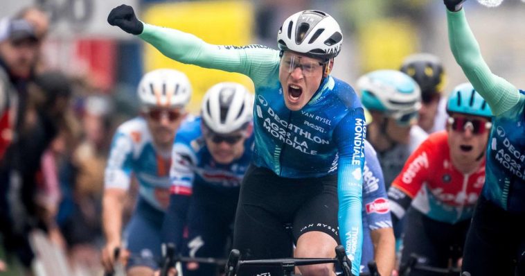 revivez le prologue palpitant du tour de romandie où godon étonne tout le monde en devançant le favori pogacar. analyse, résultats et réactions.