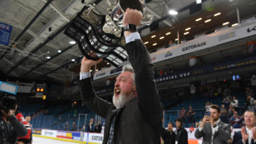 découvrez le remplacement de patrick roy par peter deboer à la tête des islanders en fin de saison, une décision stratégique majeure pour l'équipe.