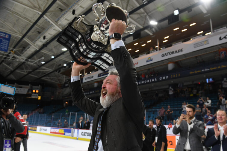découvrez le remplacement de patrick roy par peter deboer à la tête des islanders en fin de saison, une décision stratégique majeure pour l'équipe.