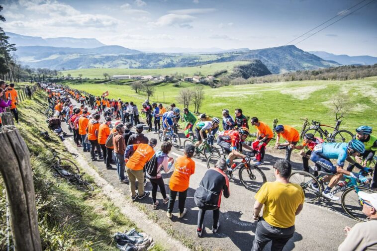 La Itzulia s'exprime en français : un voyage cycliste au cœur de la langue de Molière 7 découvrez itzulia, une aventure cycliste unique à travers des paysages magnifiques. parfait pour les passionnés de vélo souhaitant explorer la région en français.