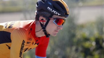 découvrez l'annonce officielle de la fin de carrière de pello bilbao, cycliste professionnel reconnu, et retour sur ses moments forts.