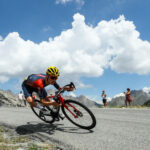 Pidcock triomphe enfin au Tour des Alpes tandis que Bernal poursuit sa montée en puissance 24 revivez le triomphe éclatant de pidcock et les progrès prometteurs de bernal dans cette course captivante.