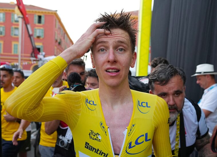 tadej pogacar remporte son 12e monument, se plaçant juste derrière le légendaire eddy merckx dans l'histoire du cyclisme.