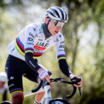 Pogacar s'envole au-dessus des pavés légendaires de Paris-Roubaix 24 suivez tadej pogačar dans sa conquête des célèbres pavés de paris-roubaix, une étape mythique du cyclisme pleine de défis et d’émotions.