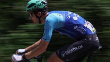 découvrez comment seixas prévoit de défier pogacar lors de la compétition cycliste majeure de 2028, une confrontation très attendue entre deux grands talents.