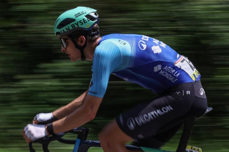 découvrez comment seixas prévoit de défier pogacar lors de la compétition cycliste majeure de 2028, une confrontation très attendue entre deux grands talents.