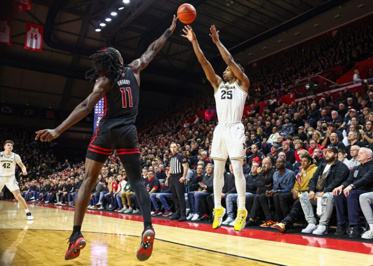 suivez en direct tous les transferts des michigan wolverines de basket. restez informé des dernières actualités et changements dans l'équipe.