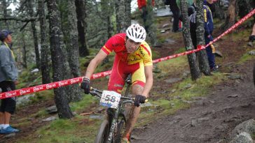 découvrez le retour spectaculaire de roberto bou au marathon vtt en espagne, une performance pleine de passion et de défi.