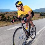 découvrez comment le cyclisme favorise la solidarité en rassemblant les passionnés autour de valeurs d'entraide et de partage.